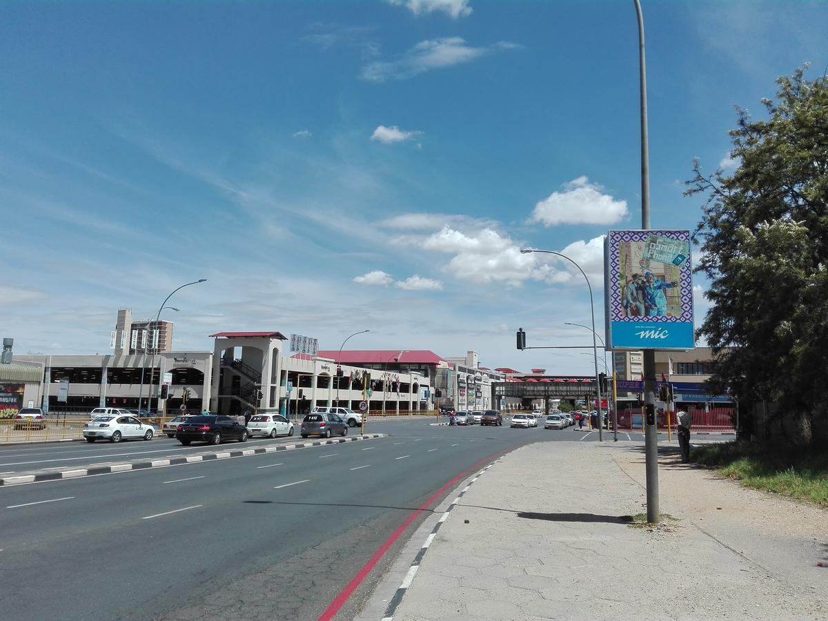 Home Inn Self-Catering Windhoek Exterior photo